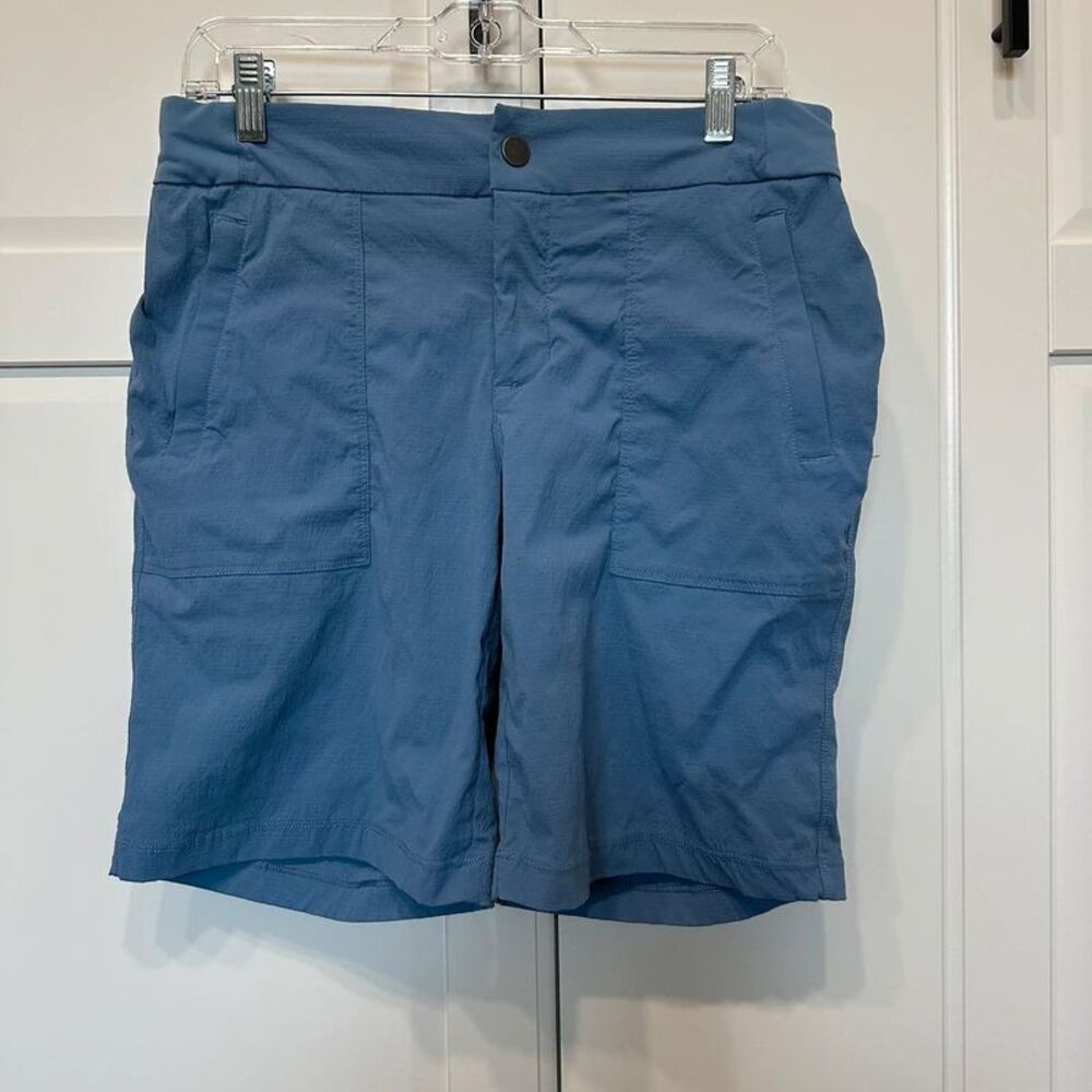 Athleta size 8 Trekkie Bermuda blue shorts